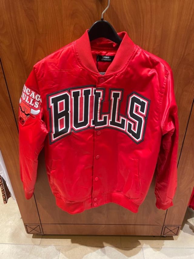Pro Standard Chicago Bulls Satin Jacket Red