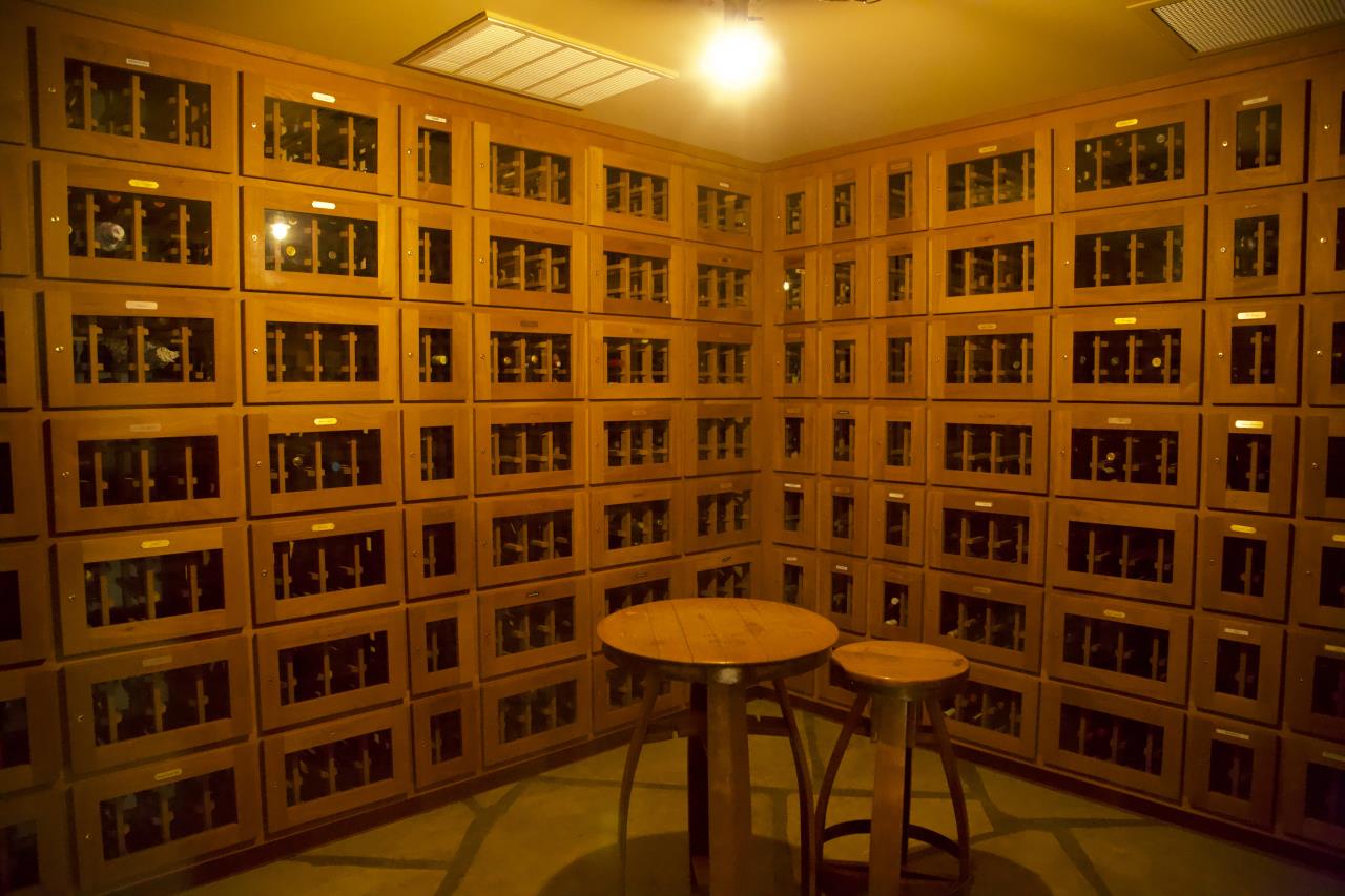 L'Apéro: Blind Wine Tasting with Amanda