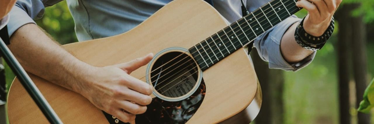 Live Music: Courtney Holder 