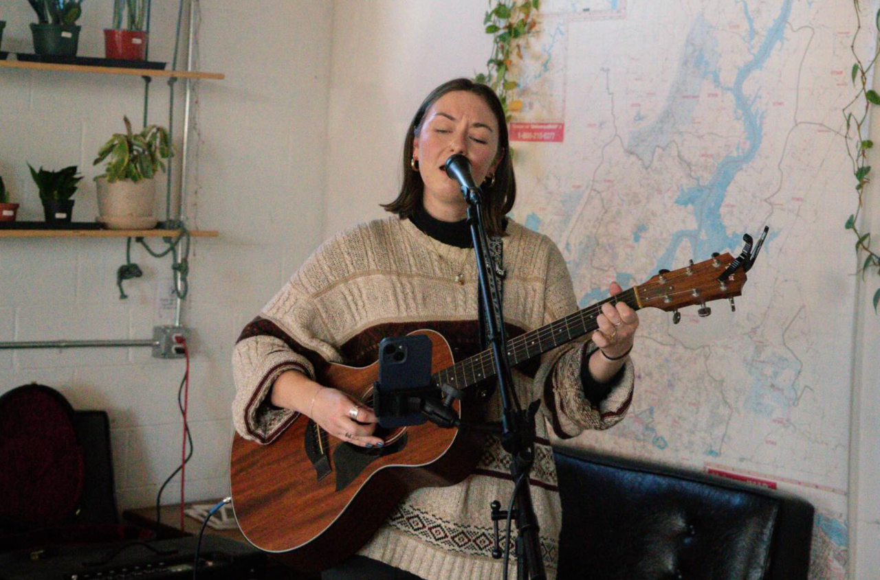 Live Music: Abbi Ellis